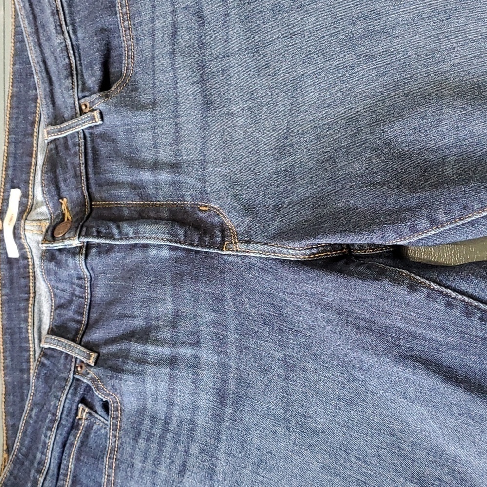 Levi's mens jeans. No size tag.‎ 38" waist 26" inseam. Good used condition.